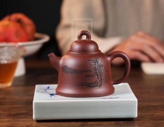 《古鐘》宜興紫砂壺工藝美術(shù)師純手工鐘形泡茶壺底槽青茶具 《古鐘》宜興紫砂壺工藝美術(shù)師純手工鐘形泡茶壺底槽青茶具
