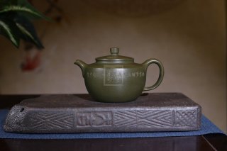 《魚樂》宜興工藝美術(shù)師手工紫砂壺茶壺具民國綠 《魚樂》宜興工藝美術(shù)師手工紫砂壺茶壺具民國綠