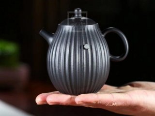 《亭亭玉立》宜興紫砂壺純手工工藝美術師石黃泥茶具 《亭亭玉立》宜興紫砂壺純手工工藝美術師石黃泥茶具
